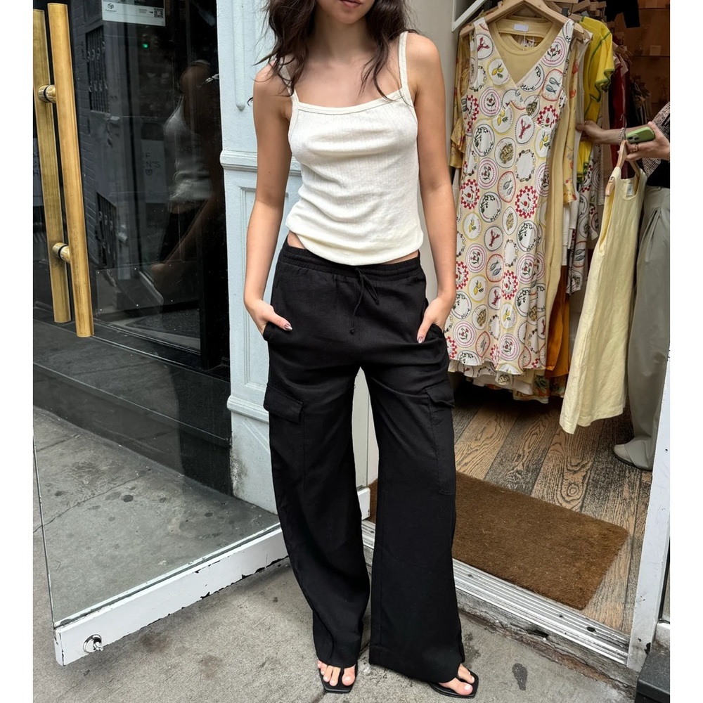 Black linen pants from Isalis